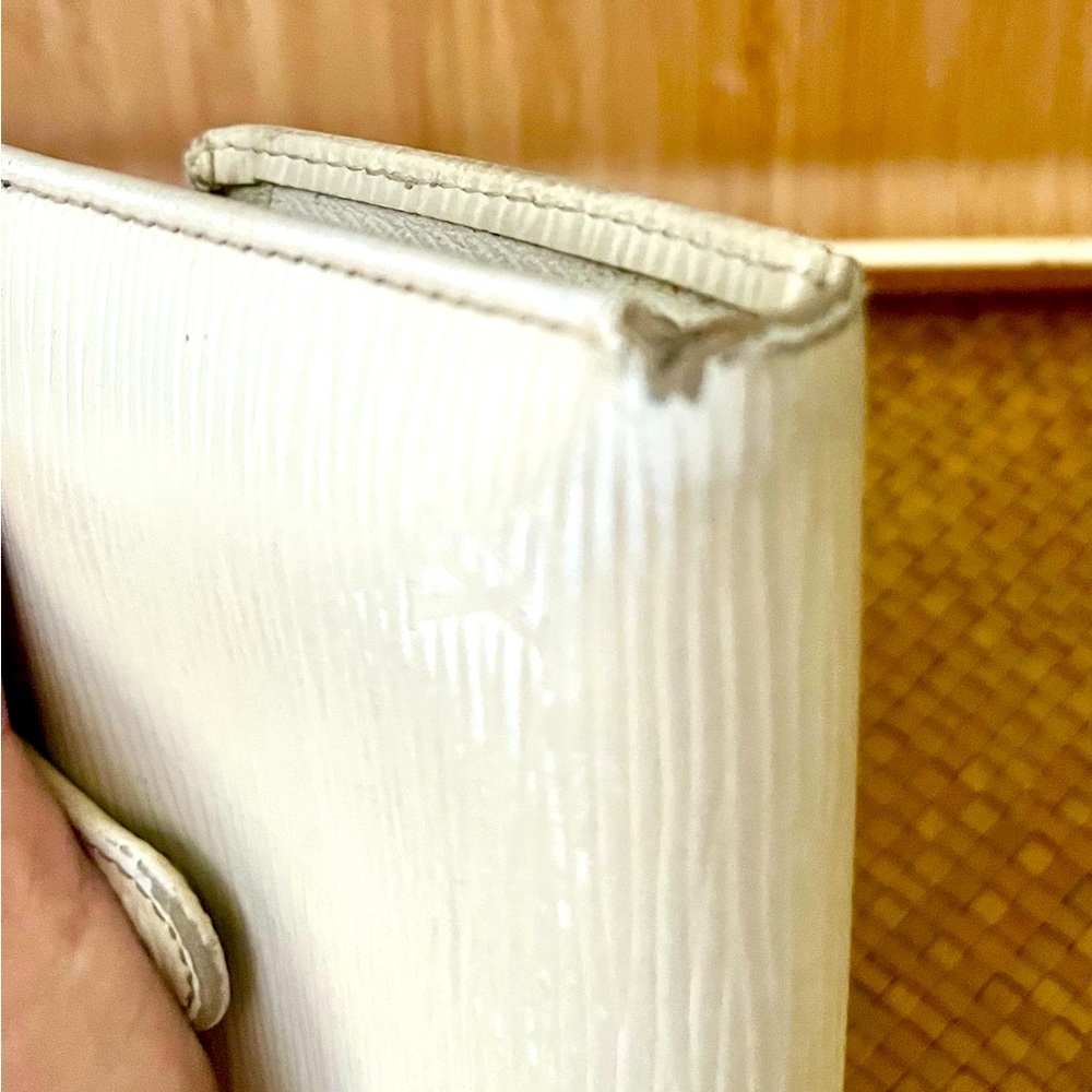 Cream colored Louis Vuitton epi Textured wallet with COA - Picture 5 of 11
